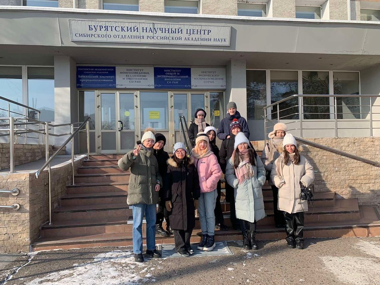 Участники Молодежного водного сообщества Республики Бурятия посетили Байкальский институт природопользования Сибирского отделения Российской академии наук!