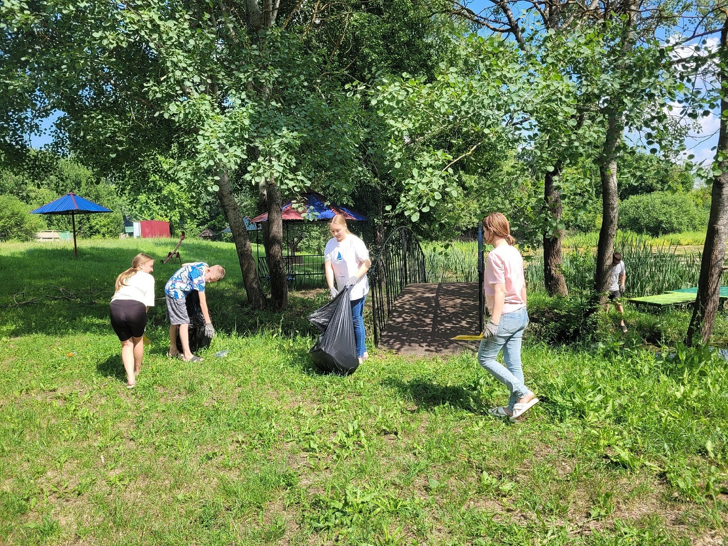 Участники МВС Белгородской области провели субботник