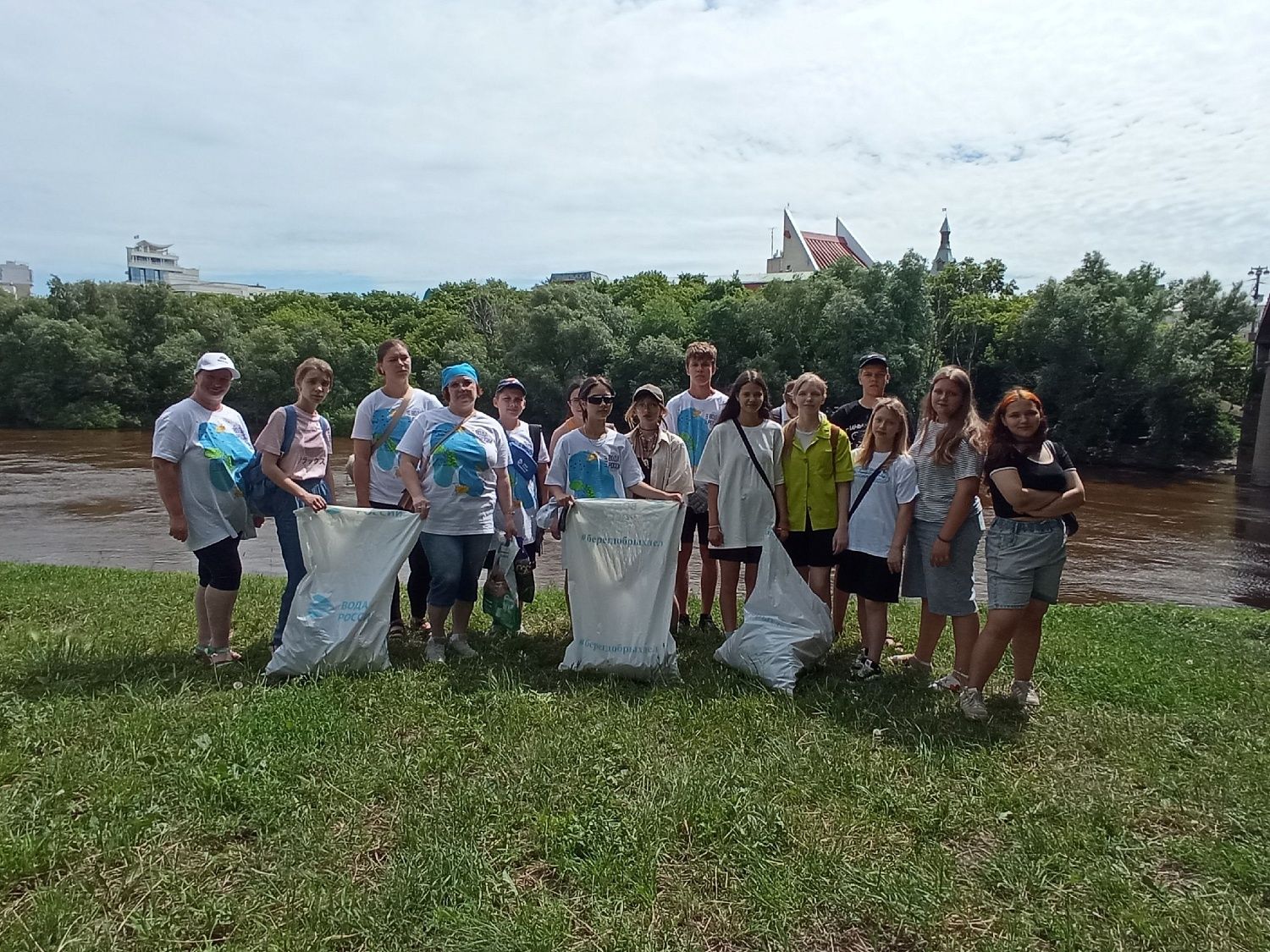 Уборка береговой линии р.Омь